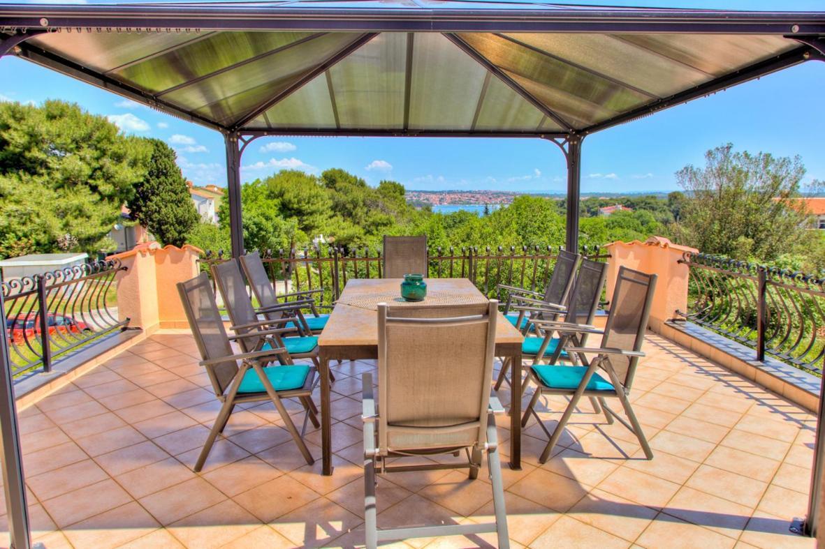 Villa Dolce Vita **** Premantura Exterior foto